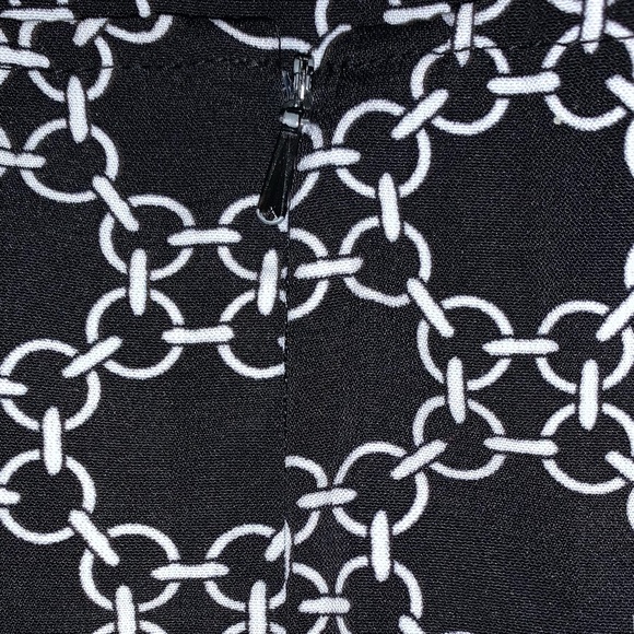 Chadwick’s Black White Chain Print Pencil Skirt Size 14. No flaws. - Picture 2 of 10